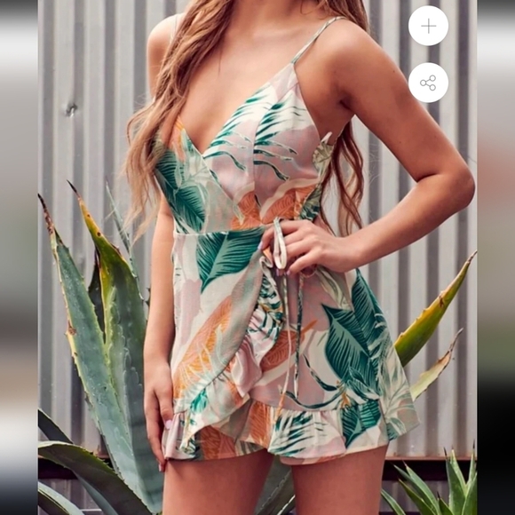 💚NEW  Tropical Wrap Romper - Picture 4 of 8